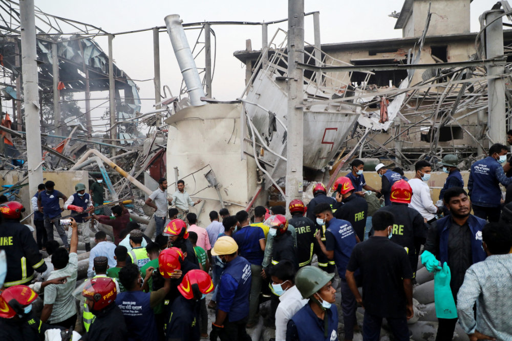 Firefighters and rescue workers gather at an oxygen plant that has exploded on the outskirts of Chittagong, Bangladesh, March 4, 2023. (REUTERS)