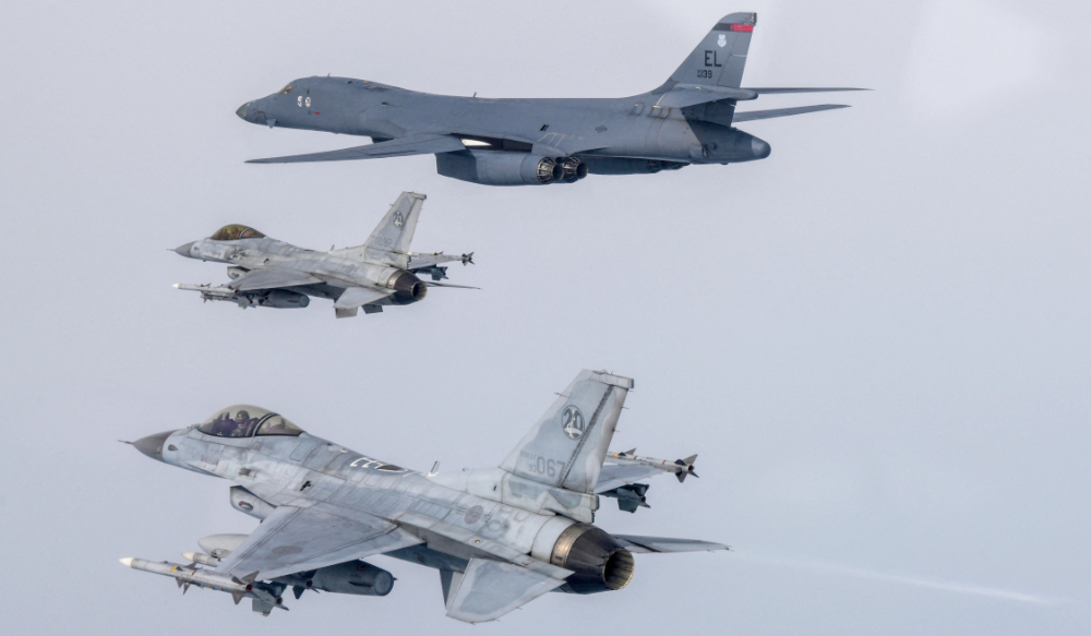 A U.S. Air Force B-1B bomber (top) and South Korean KF-16 fighter jets take part in a joint air drill in South Korea, March 3, 2023. (REUTERS)