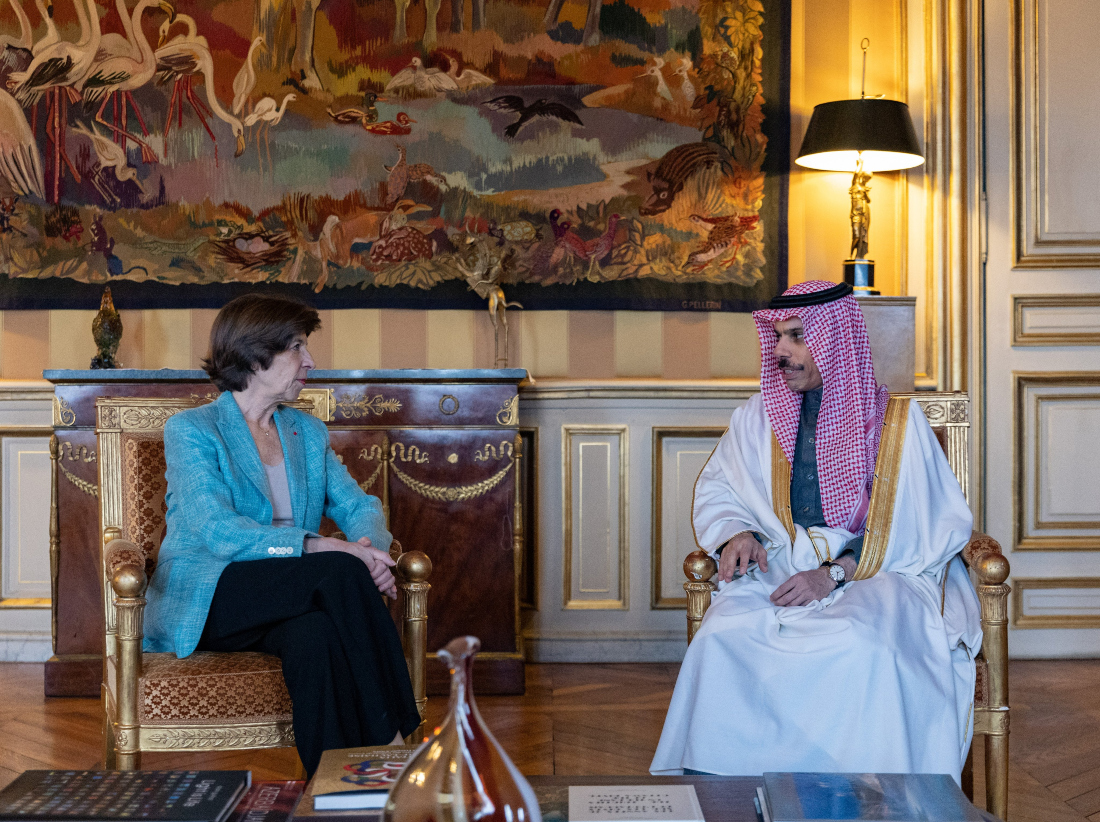 Saudi Foreign Minister Prince Faisal bin Farhan meets with his French counterpart Catherine Colonna during his official visit to Paris. (SPA)
