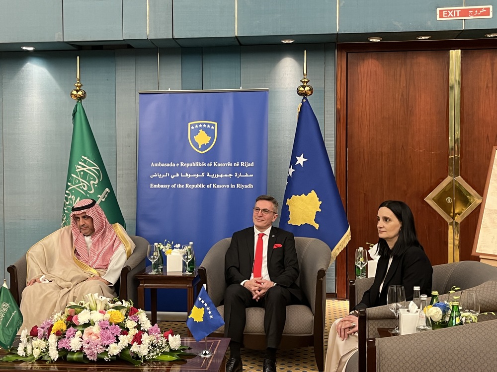 Lulzim Mjeku, Kosovo’s ambassador to Saudi Arabia and his wife Valbona Fetiu Mjeku next to the undersecretary Riyadh Principality Dr. Faisal bin Abdulaziz Al-Sudairy. (AN/Nada Hameed)