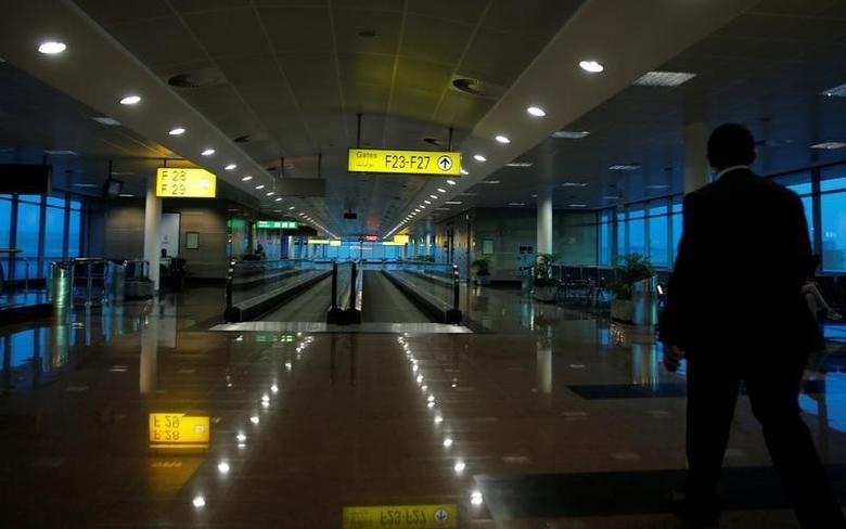 Egypt customs officers thwart attempts to smuggle antiques, gold bars