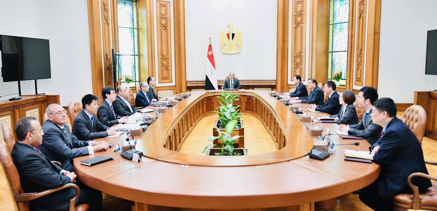 Egyptian President Abdel Fattah El-Sisi meets with the chairman of the China International Energy Group and his accompanying delegation. (Spokesman for the Egyptian Presidency)
