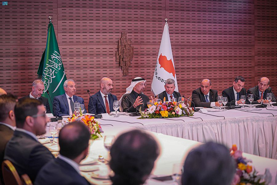 During the meeting, the two countries reviewed the bilateral relations, and discussed opportunities for joint cooperation, and ways to develop them in the field of investment, Saudi Press Agency reported.