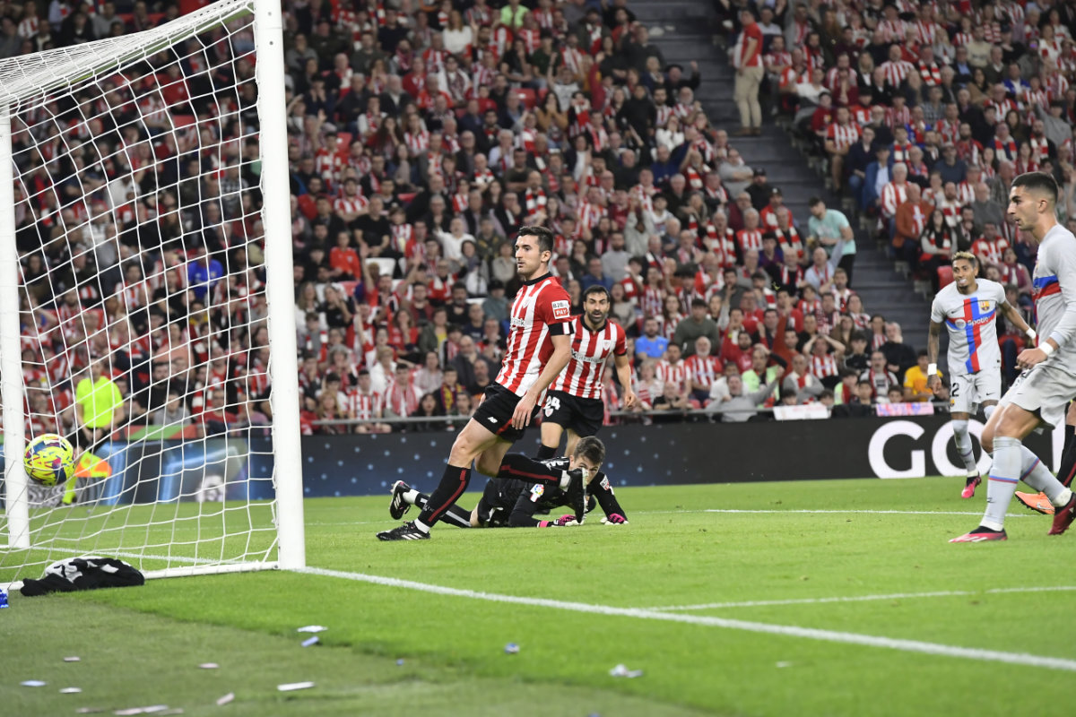Barcelona beat Bilbao amid more refereeing controversy