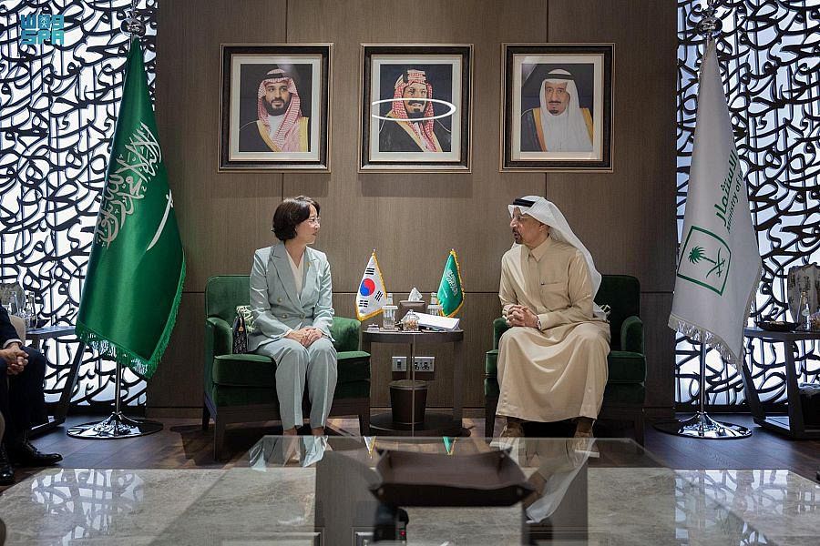 Saudi Arabia's Minister of Investment Khalid Al-Falih met with Korea's Minister of Small and Medium Enterprises and Startups Lee Young in Riyadh (SPA)