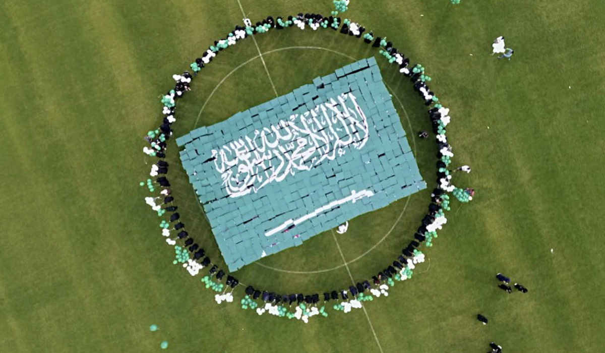 Team LuLu creates largest human Saudi flag