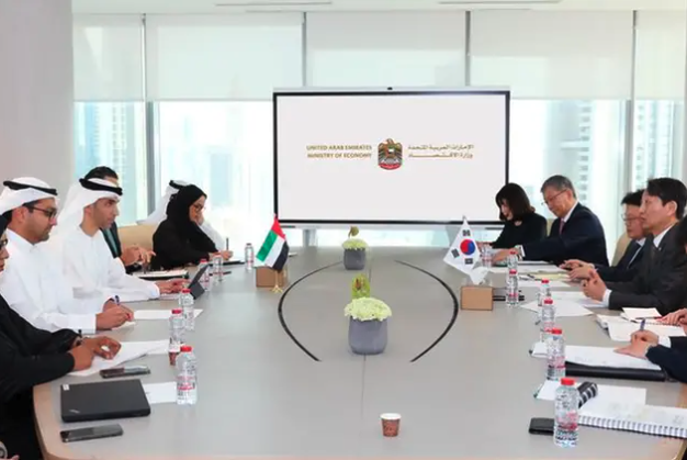 The meeting explored joint investment opportunities in several priority fields including trade, industry, and real estate (WAM)