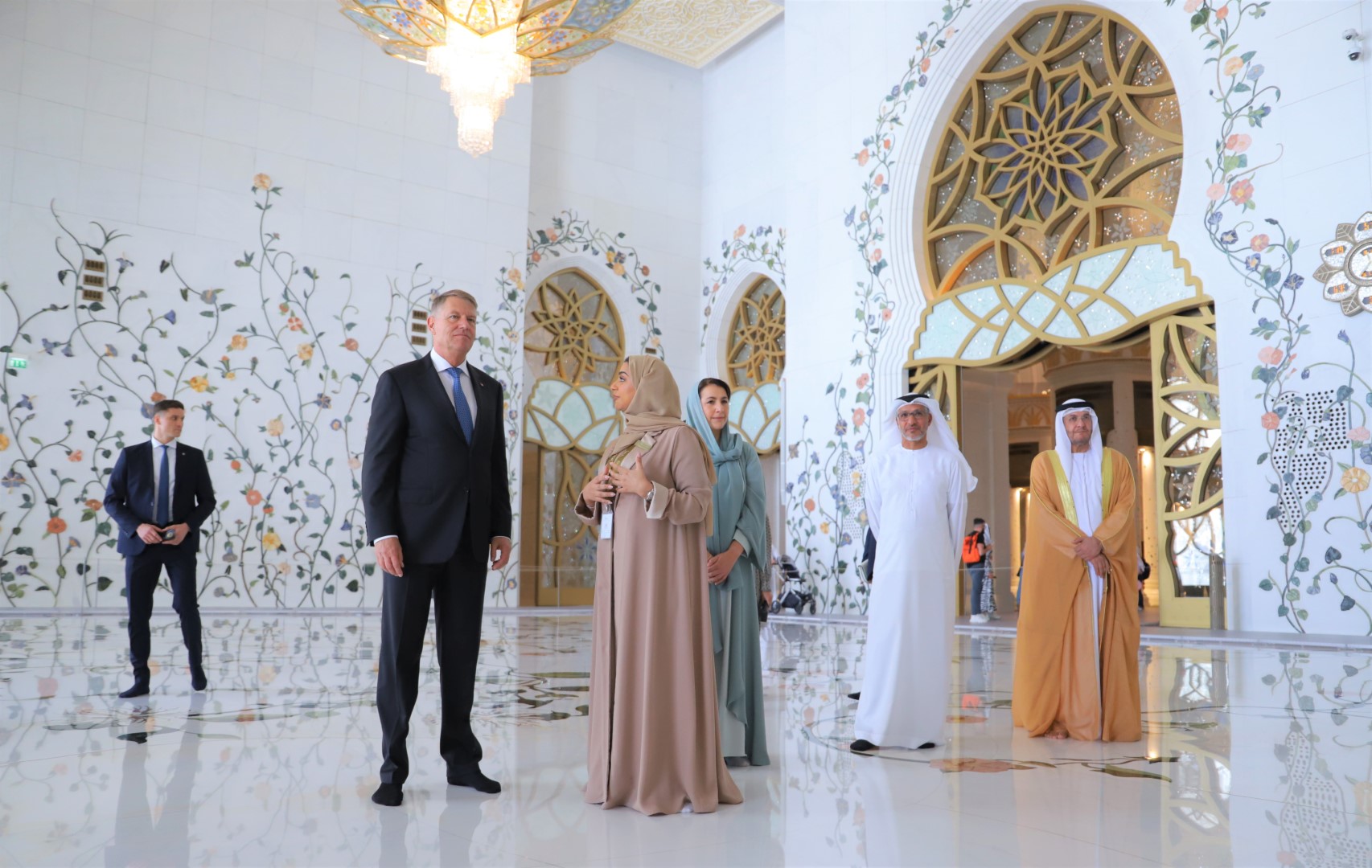 Romania’s President Klaus Iohannis, his wife and accompanying delegation toured the Sheikh Zayed Grand Mosque during an official visit to the UAE. (WAM)