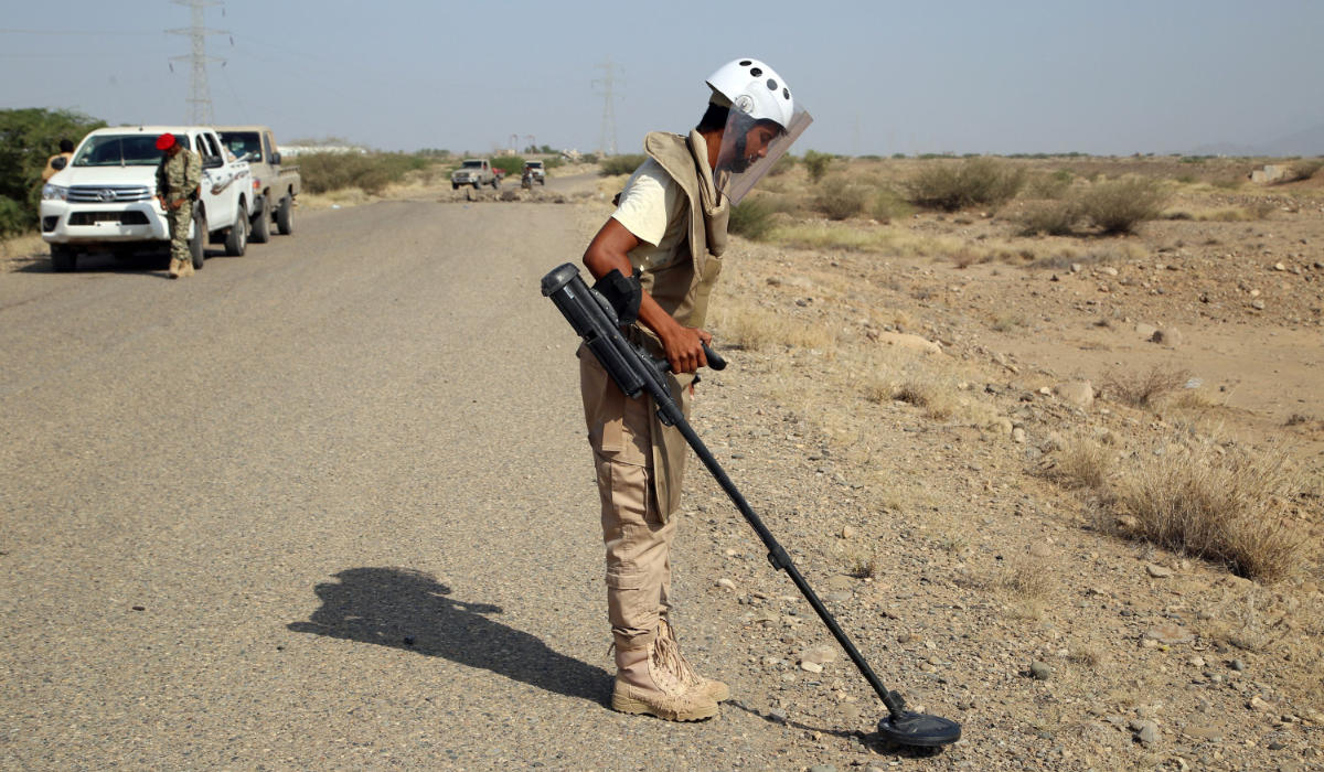 A member of Yemen's pro-government forces searches for land mines near al-Jawba frontline. (AFP file photo)