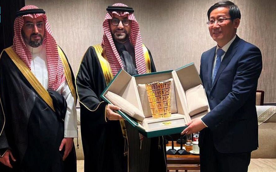 Fahd Hamidaddin held talks with Rao Quan amid the Kingdom’s efforts to attract more than 4 million Chinese tourists by the year 2030. (SPA)