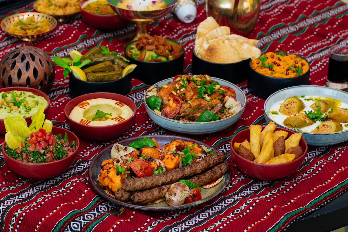 Experts advise to remember the golden triangle: protein, fiber and healthy fat for a healthy meal. (Shutterstock)