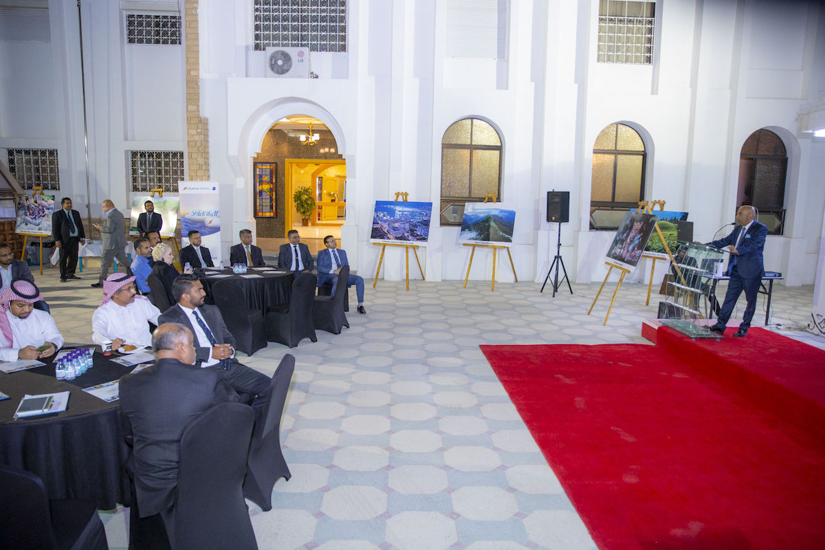 Pakeer Mohideen Amza speaks at an event organized by the Sri Lankan Embassy in Riyadh on Monday to promote tourism. (AN photo by Saad Aldossari)