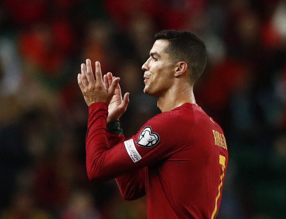 Portugal's Cristiano Ronaldo applauds fans as he walks off to be substituted during their UEFA Euro 2024 Qualifiers Group J match against Liechtenstein at Estadio Jose Alvalade, Lisbon on Mar. 23, 2023. (Reuters)