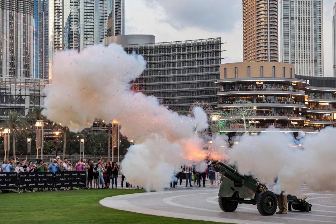 The “iftar” (fast-breaking) cannon is fired to signal sunset and the end of fasting for observing Muslims on the first day of Ramadan near Burj Khalifa, Dubai, on Mar. 23, 2023. (AFP)