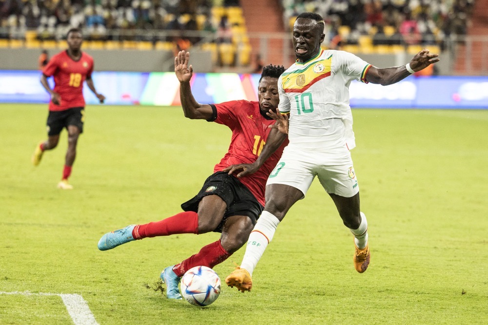 Senegal's Sadio Mane (R) fights for the ball with Mozambique's Prins Tjiueza during their 2023 Africa Cup of Nations (CHAN) Group L qualifier at Stade Me Abdoulaye Wade in Dakar on Friday. (AFP)