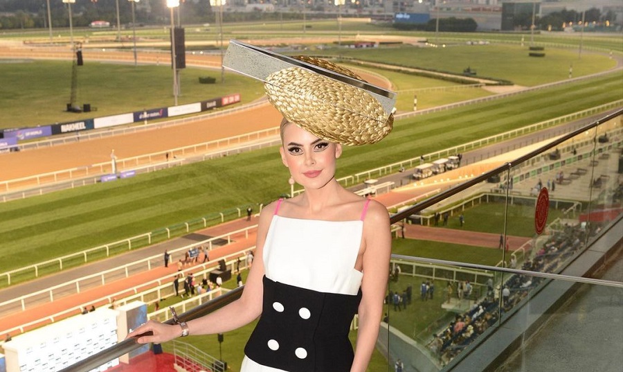 Tamaraah Al-Gabbani paid tribute to the Kingdom’s upcoming smart city Neom with an attention-grabbing headpiece. (Instagram)
