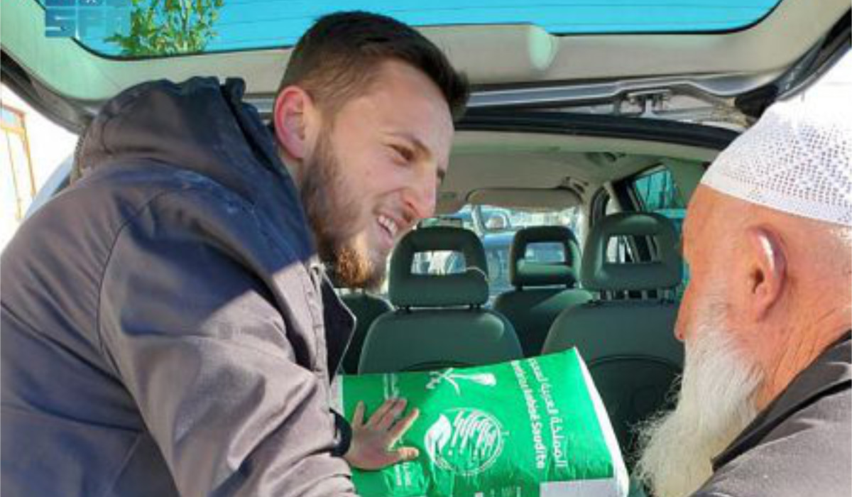 The food distribution is part of a series of humanitarian projects that the Kingdom implements in countries worldwide during the month of Ramadan. (SPA)