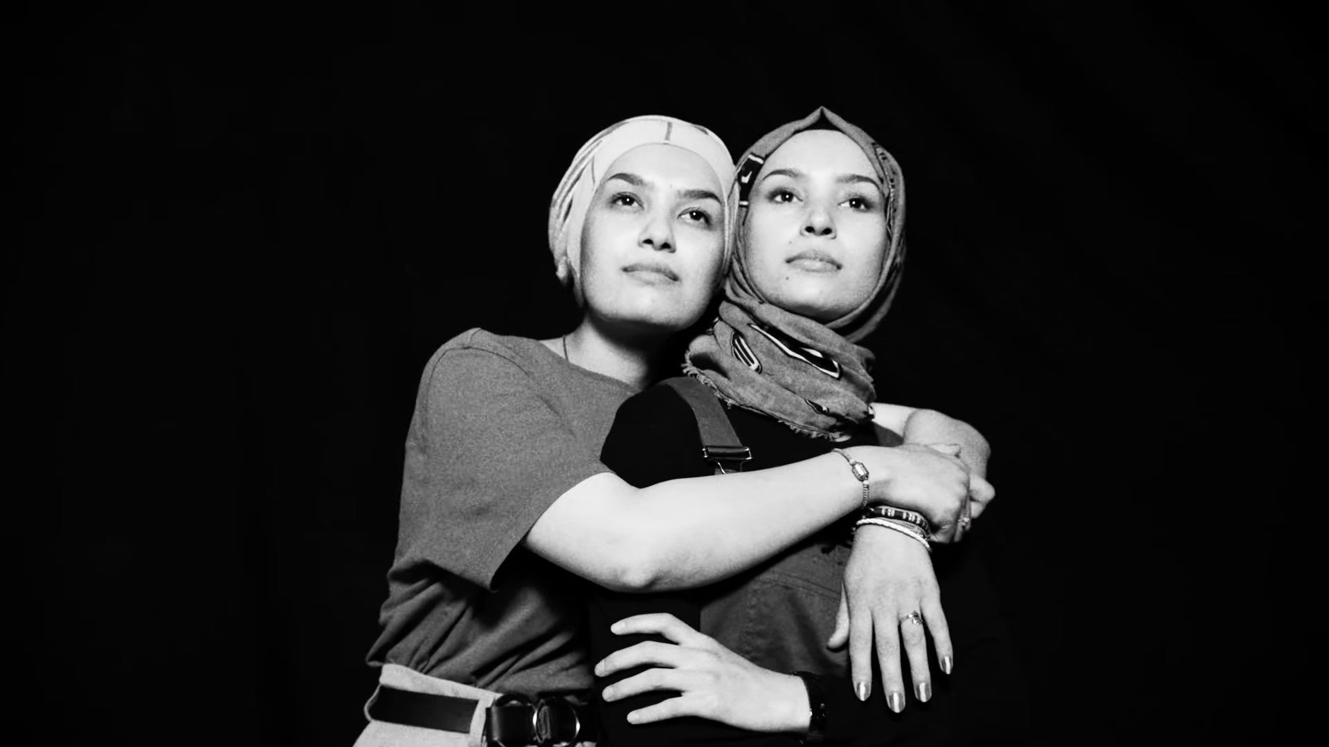 Afghan sisters Fehime and Ferzane Mohammadi pictured as part of the Portrait of Stranger series by photographer Platon. (UNHCR)