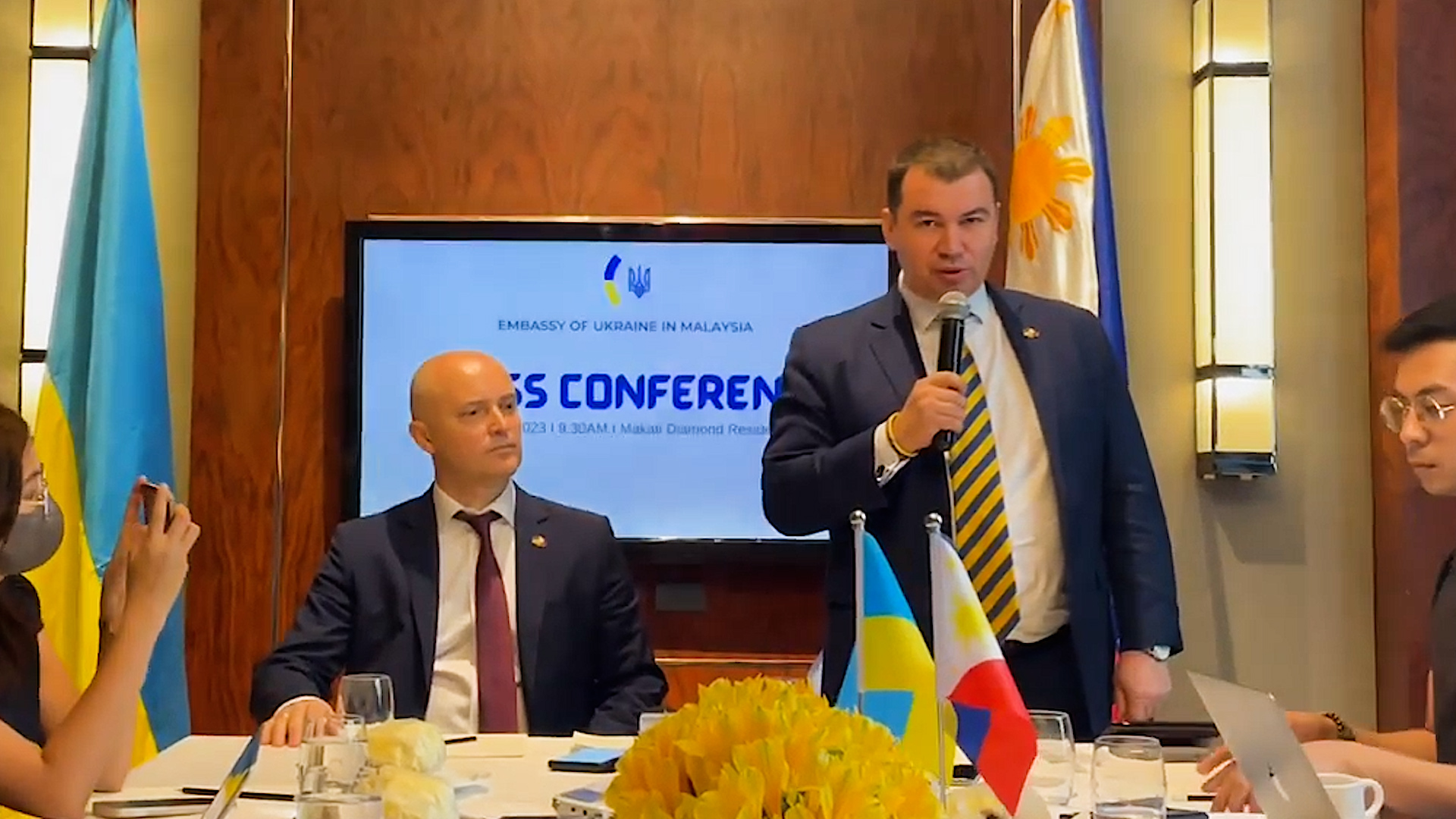 Ukrainian Chargé d’affaires Denys Mykhailiuk, right, speaks on March 29, 2023 at an event in Makati City, organized by the Ukrainian Embassy in Malaysia, which holds jurisdiction over the country’s affairs in the Philippines. (Consulate of Ukraine in the Philippines)