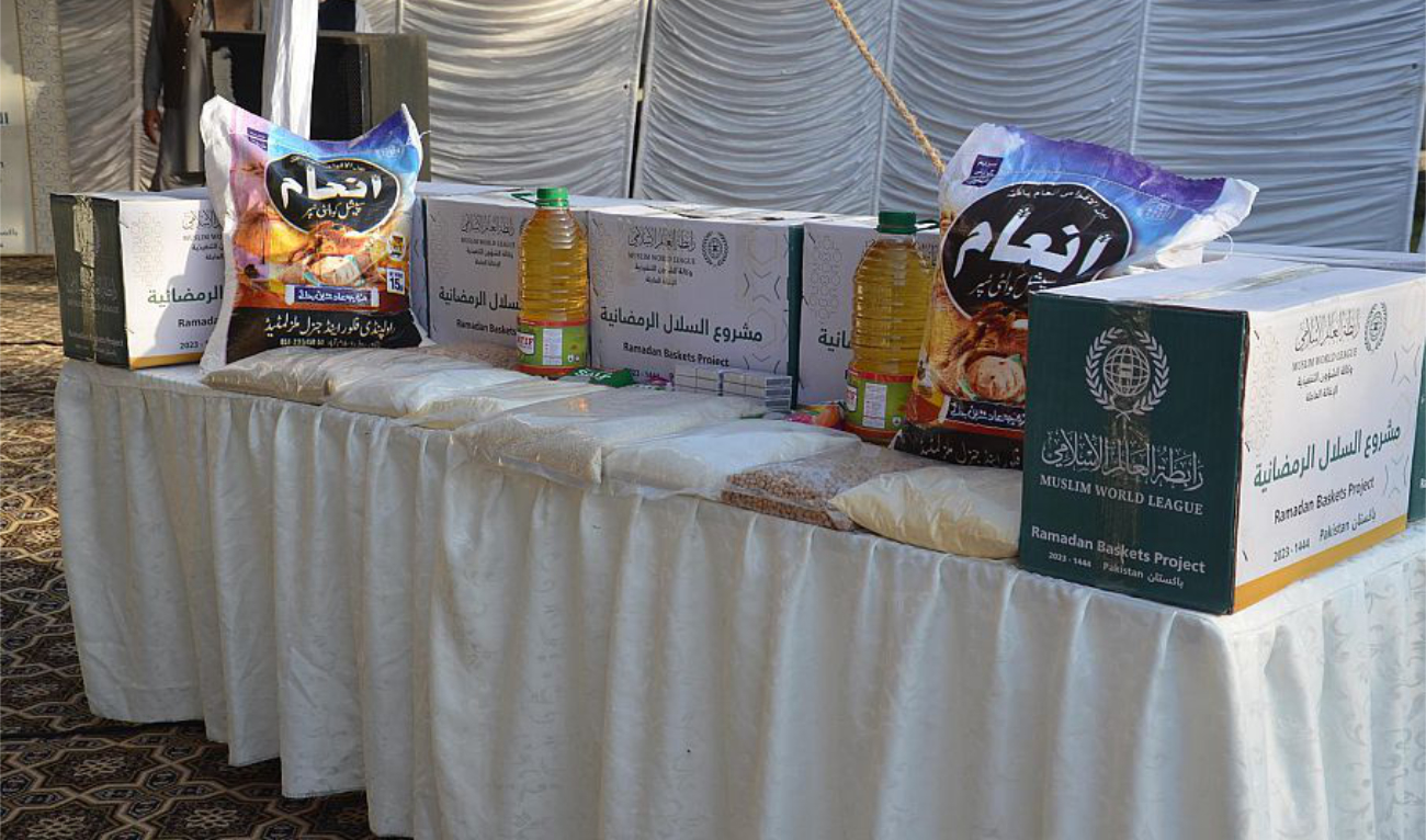 Saad bin Masoud Al-Harthy, the MWL’s regional director in Pakistan, said that the program would distribute 3,500 food baskets, each weighing 33 kg, covering a family’s needs for a month. (SPA)