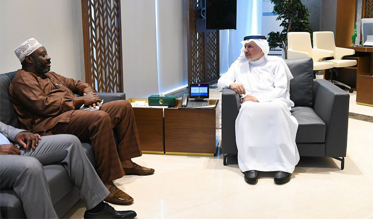 The Guinean ambassador stated appreciation for the center’s efforts exerted in the field of humanitarian work and its efforts to help people and countries in need around the world. (SPA)