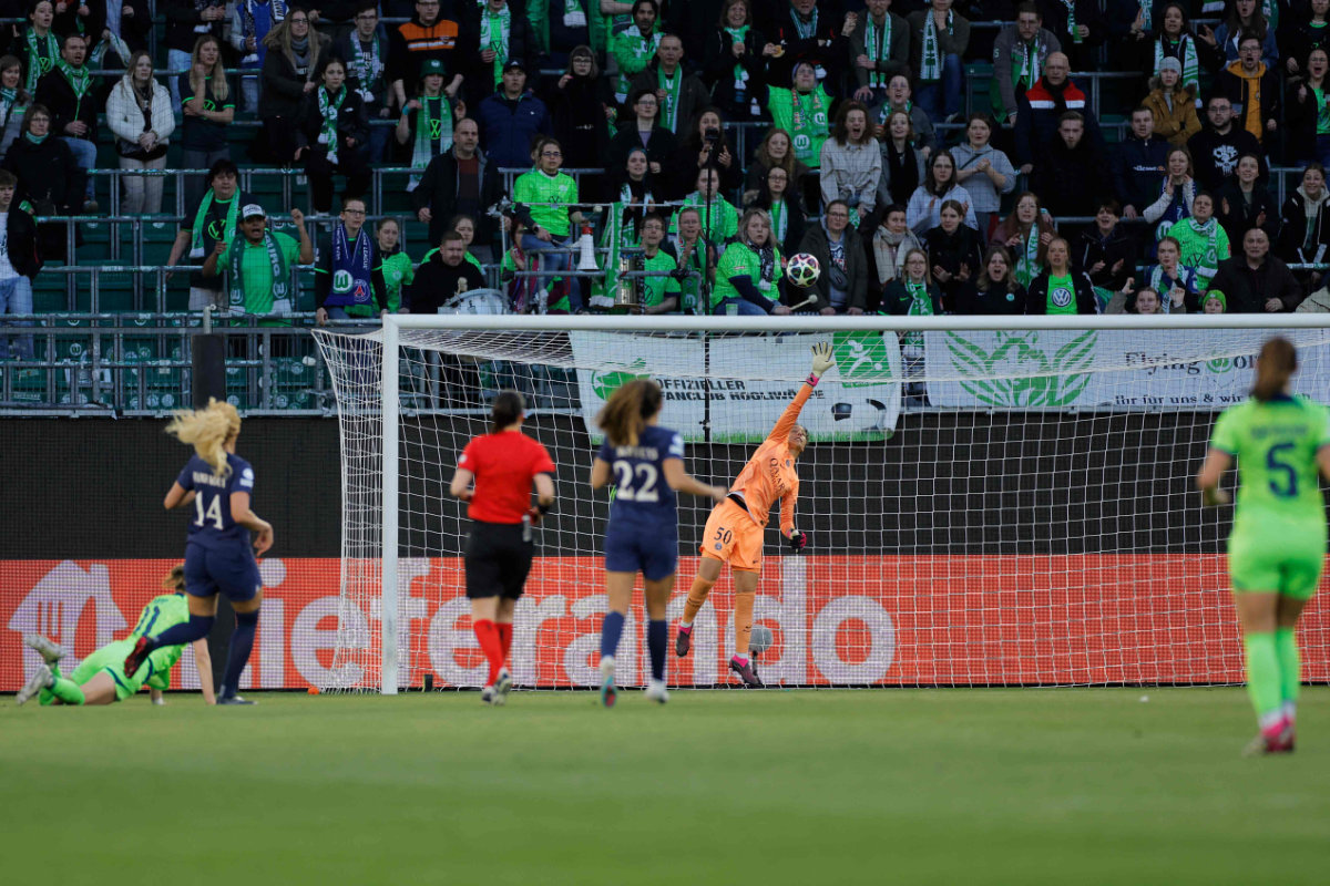 Wolfsburg's German forward Alexandra Popp (L) scores the 1-0 goal as Paris Saint-Germain's French goalkeeper Sarah Bouhaddi (2nd R) tries to catch the ball during their UEFA Women's Champions League quarter-final second leg match on March 30, 2023. (AFP)