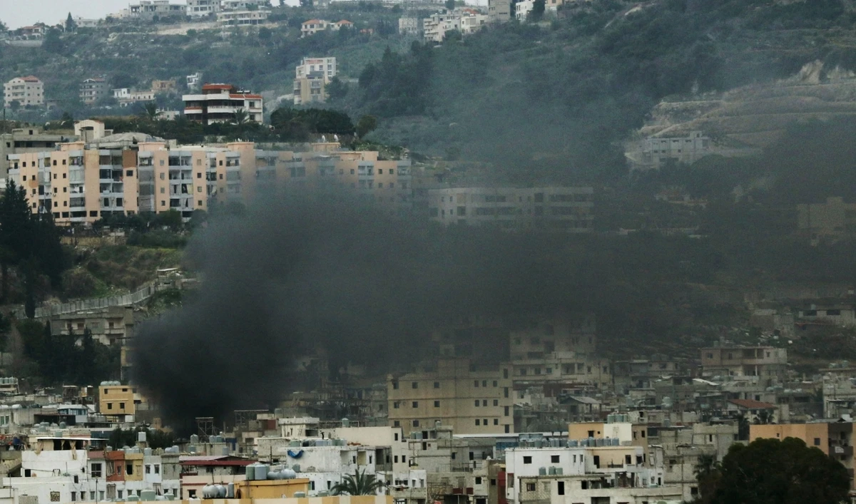 Smoke rises during clashes in Ain Al-Hilweh camp, Lebanon's largest Palestinian refugee camp, near the southern coastal city of Sidon, on February 28, 2017. (AFP/File)