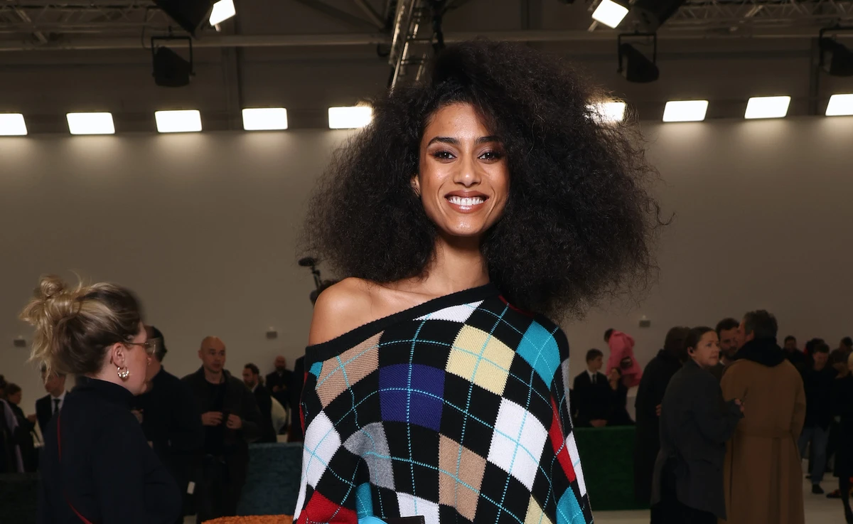 Hammam wore an oversized knit sweater dress. (Getty Images)