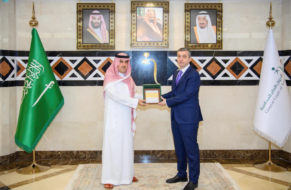 Hussam bin Abdulmohsen Al-Angari receives Vugar Gulmammadov in Riyadh. (Supplied)