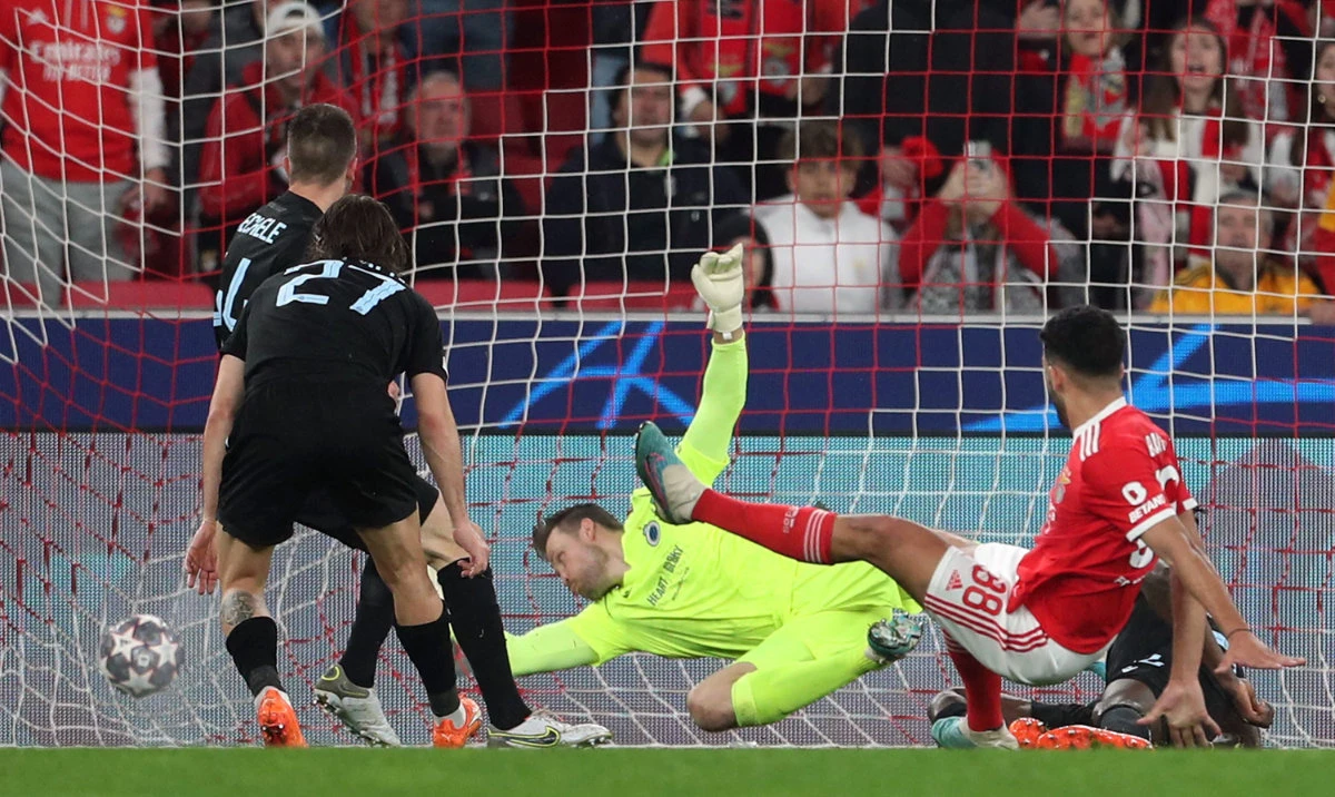 Benfica's Portuguese forward Goncalo Ramos (R) scores his team's second goal during the UEFA Champions League round of 16 second leg against Club Brugge at the Luz stadium in Lisbon on Tuesday. (AFP)