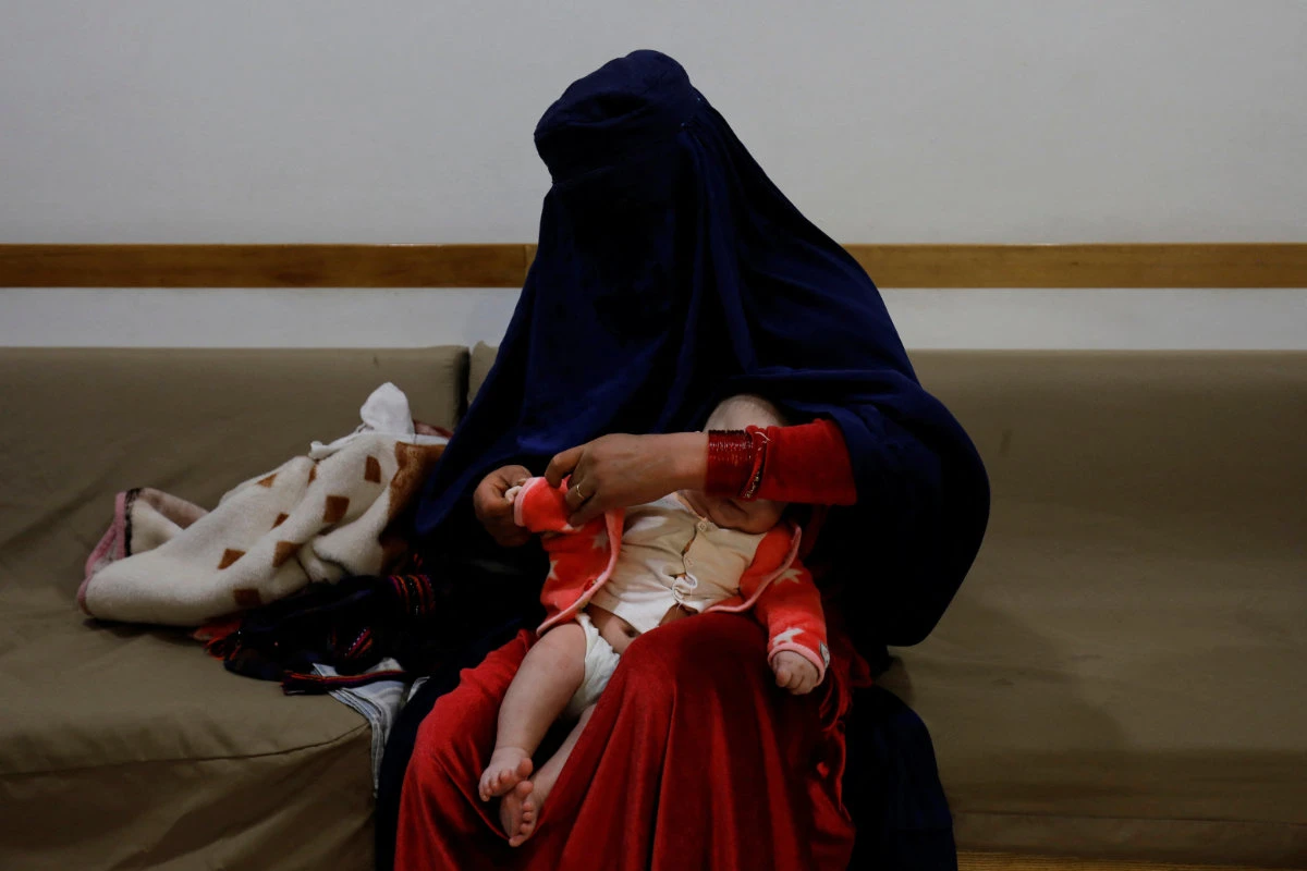 Taliban authorities in Afghanistan have barred women from universities and most charity jobs, but they have made exemptions in the healthcare sector, such as allowing women to train as midwives in the provincial capital hospital. (Reuters/file photo)