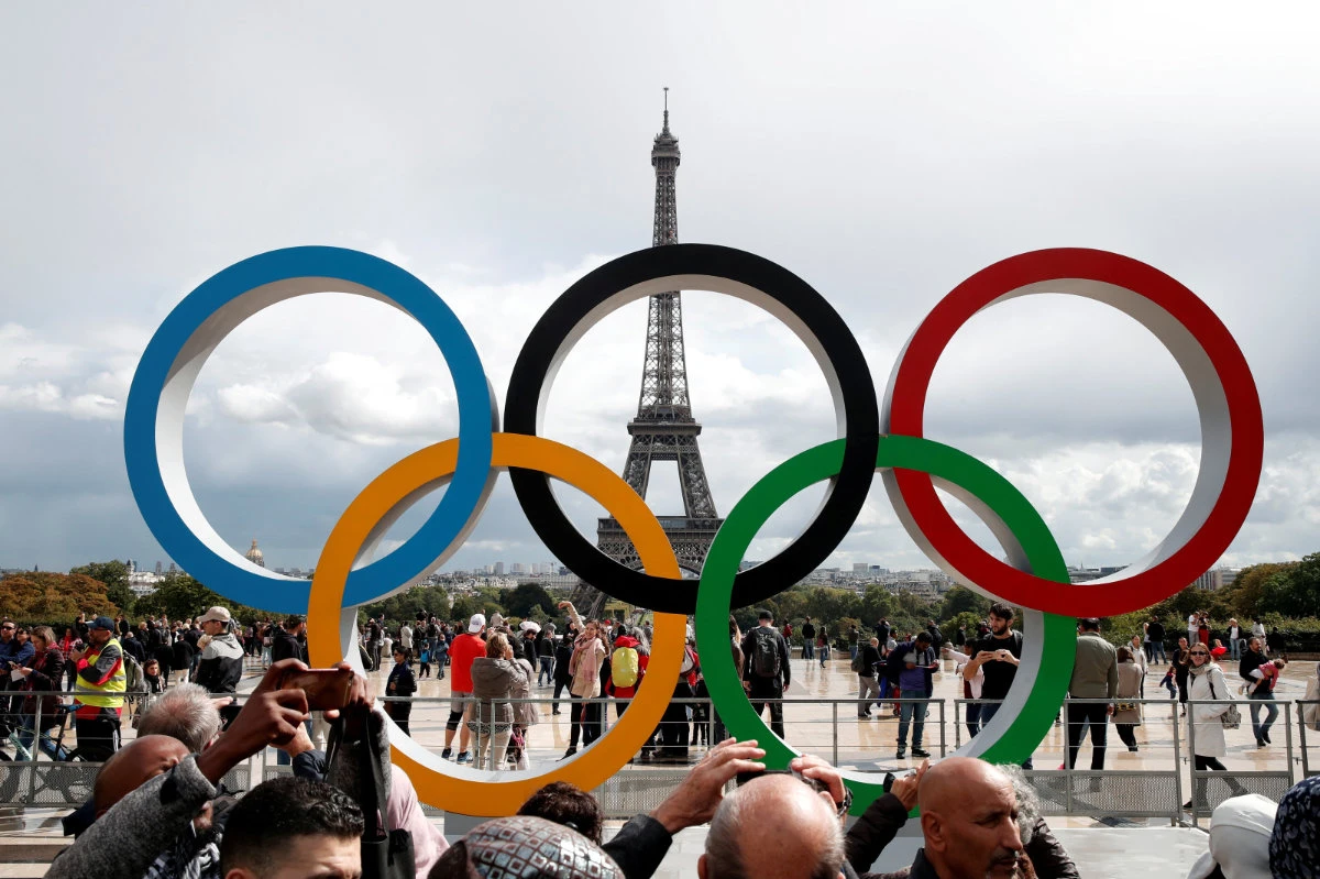 Olympic rings to celebrate the IOC official announcement that Paris won the 2024 Olympic bid are seen in front of the Eiffel Tower at the Trocadero square in Paris. (REUTERS/File Photo)