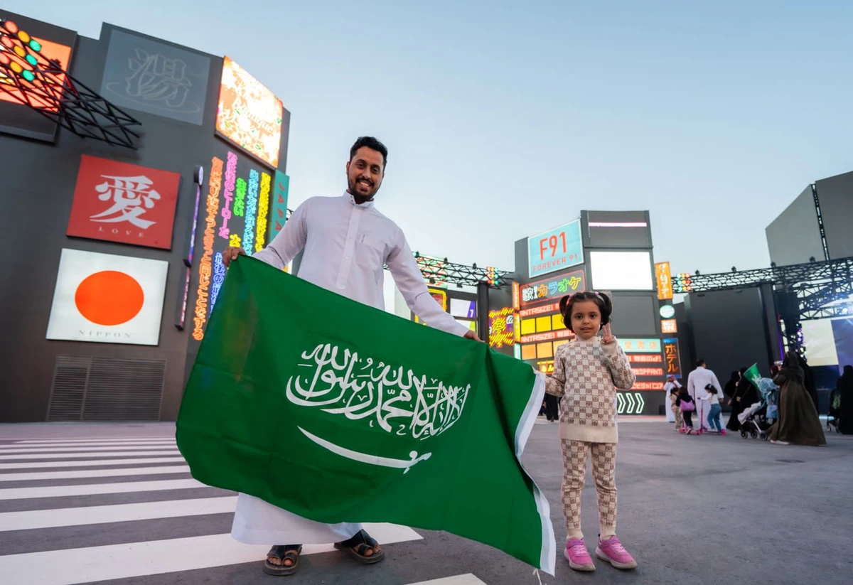 The green flag was hoisted on every corner throughout the city(Ali Fayyaz)