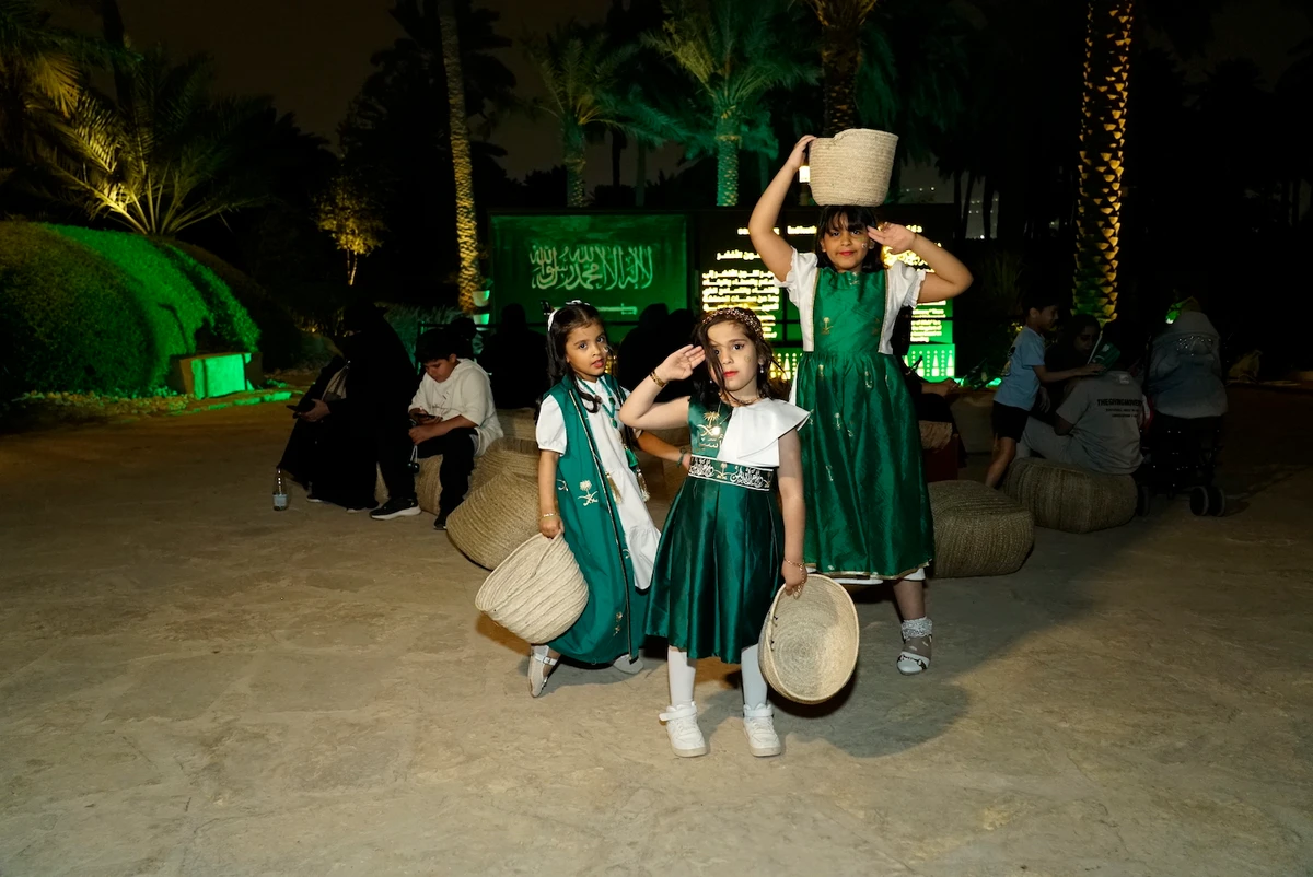 Saudi Arabia’s green flag was hoisted all over the Kingdom in a celebration of national identity and pride in the country’s history on Flag Day. (AN photo by Huda Bashatah)