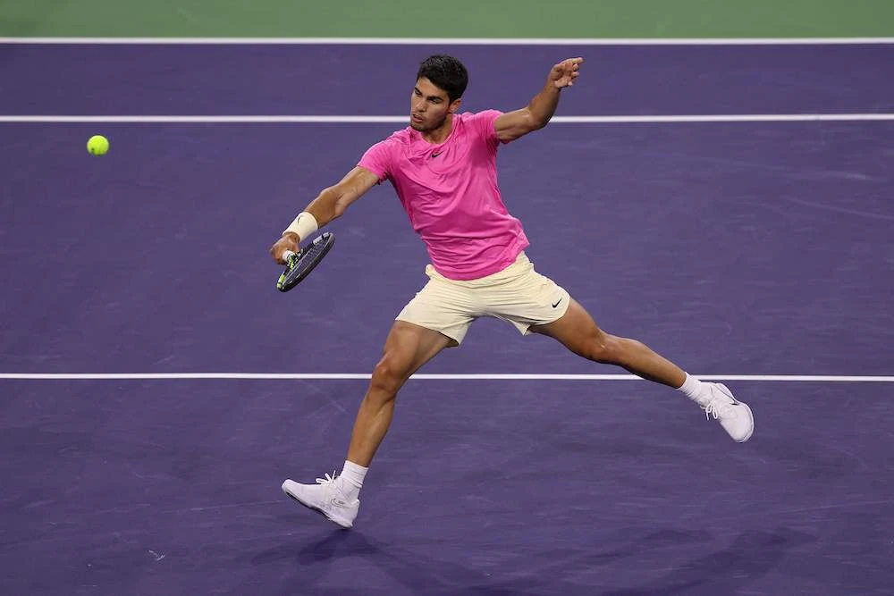 Carlos Alcaraz of Spain in action against Felix Auger-Aliassime of Canada in the quarterfinals at the BNP Paribas Open on Thursday in Indian Wells, California.(GETTY IMAGES NORTH AMERICA /AFP)