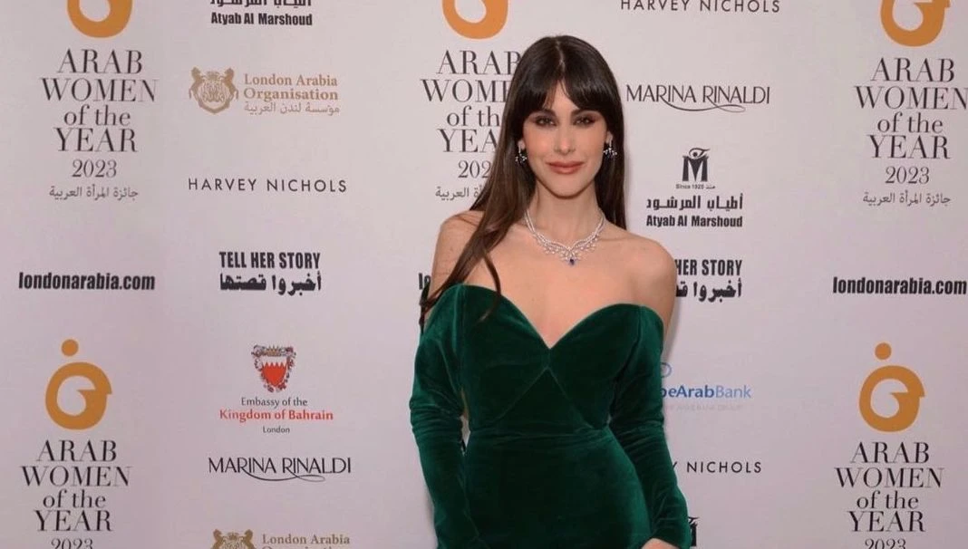 Arida wore a custom-made green figure-hugging velvet dress. (Instagram)