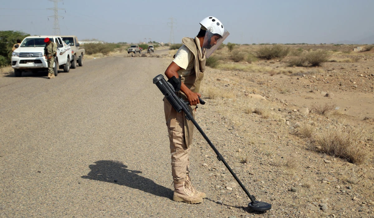 A member of Yemen's pro-government forces searches for land mines near al-Jawba frontline. (AFP file photo)