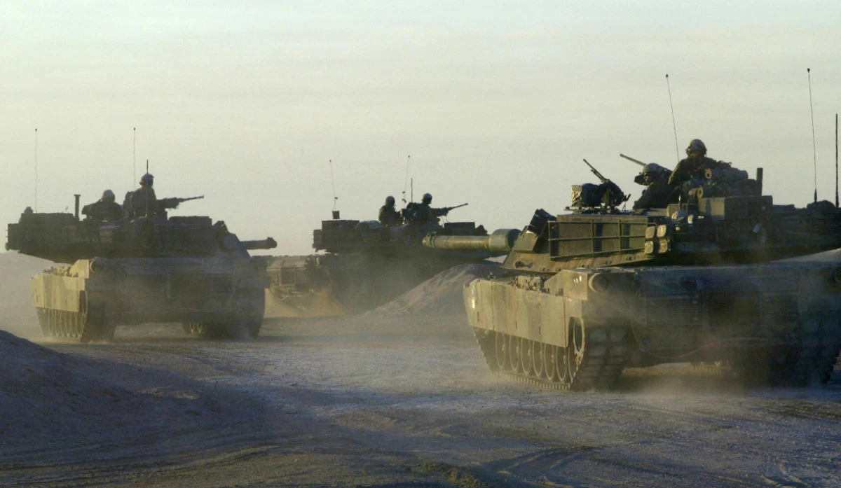 A column of US Marine Corps M1-A1 tanks roll out toward Iraq at the crack of dawn on February 17, 2003, from the northern Kuwaiti desert. (AFP file photo)