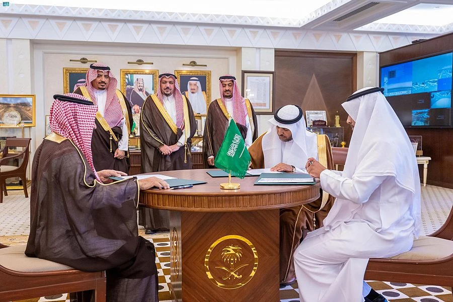 The signing of the tripartite partnership agreement to launch the One Million Environmental Volunteer Hours initiative. (SPA)