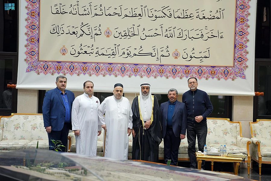 Secretary-General of King Fahd Complex for the Printing of the Holy Qur’an in Madinah Atef bin Ibrahim Al-Olayan with Allahshukur Pashazadeh, the grand mufti of Azerbaijan, and his delegation. (SPA)