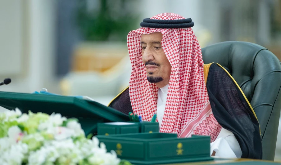 King Salman heading the Cabinet meeting in Jeddah on Tuesday. (SPA)
