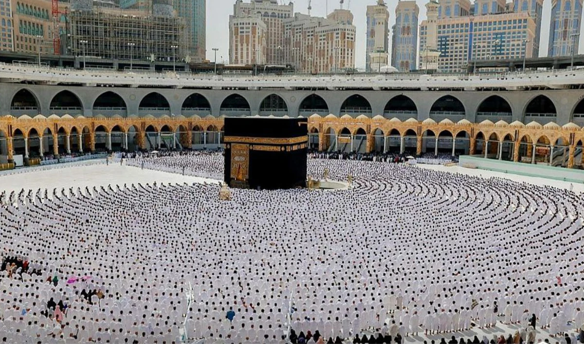 The agreement also aims to help workers providing the services during Hajj and Umrah, according to the goals of the Pilgrim Experience Program 2030. (SPA/File)