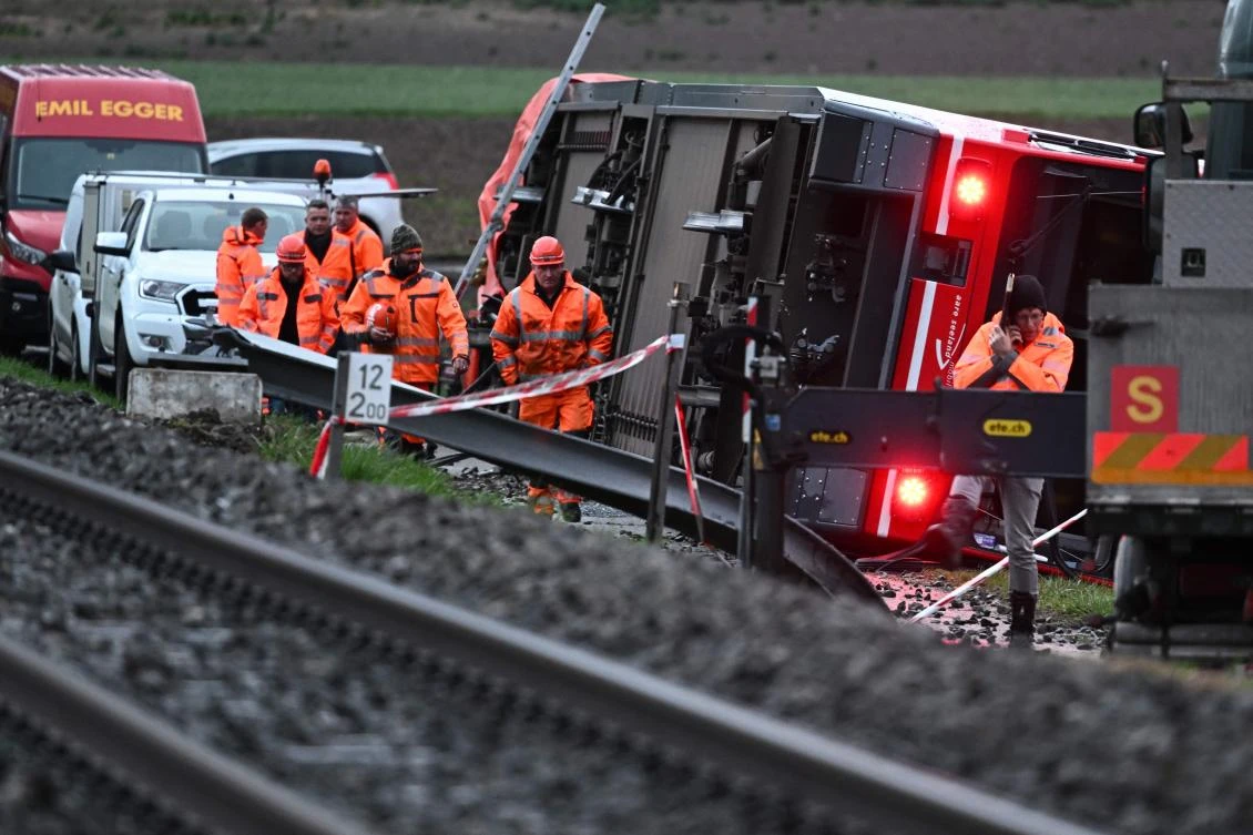 Fifteen hurt as two Swiss trains derail in storm