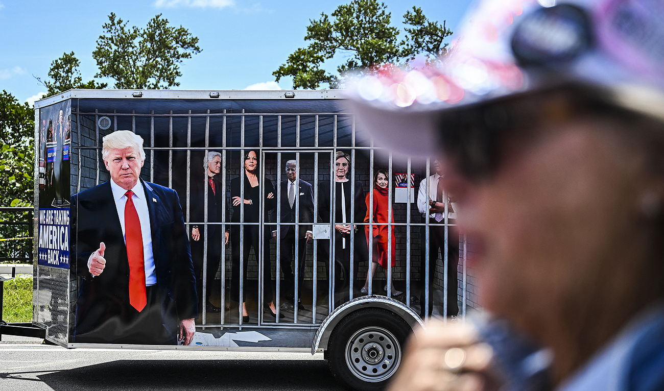 Supporters of former US President Donald Trump protest near the Mar-a-Lago Club in Palm Beach, Florida, on March 31, 2023. (Photo courtesy: AFP)