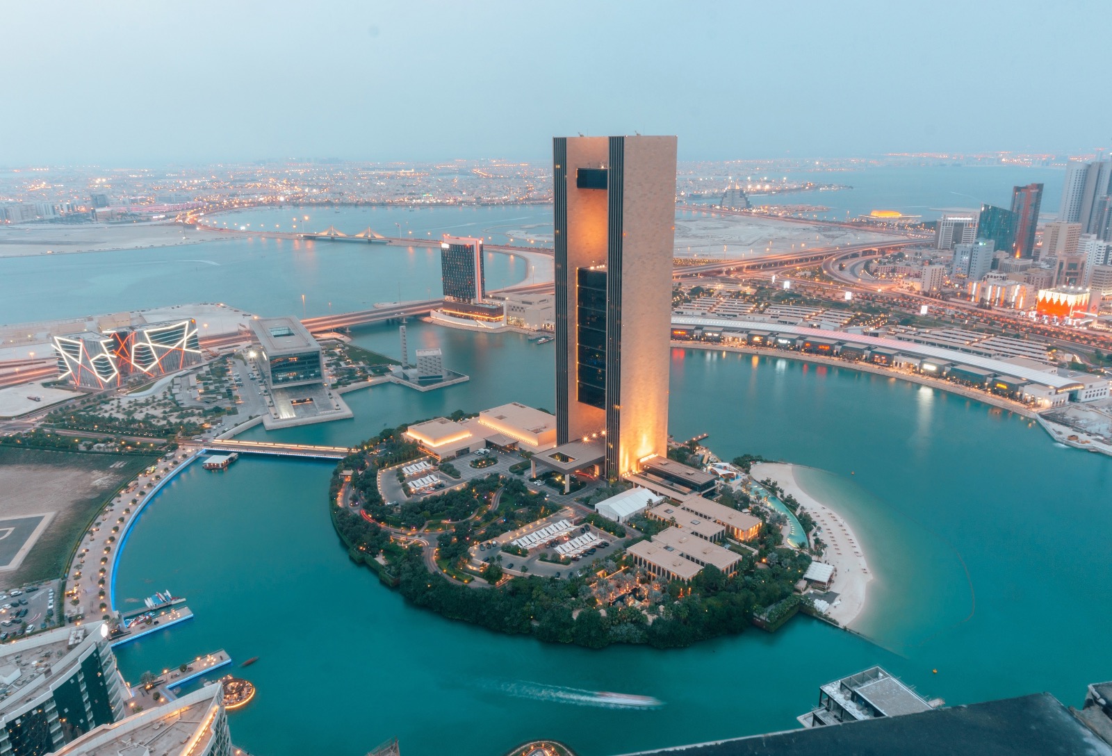 The golden license will be offered to local and foreign businesses and benefits include prioritized allocation of land, infrastructure and services, easier access to government services and support from government development funds. Supplied