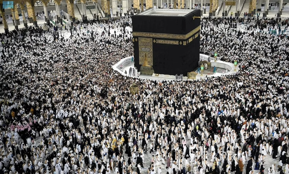 More than 30,000 copies of the Quran have been distributed to Umrah pilgrims and visitors to the Grand Mosque during Ramadan. (SPA/File Photo)