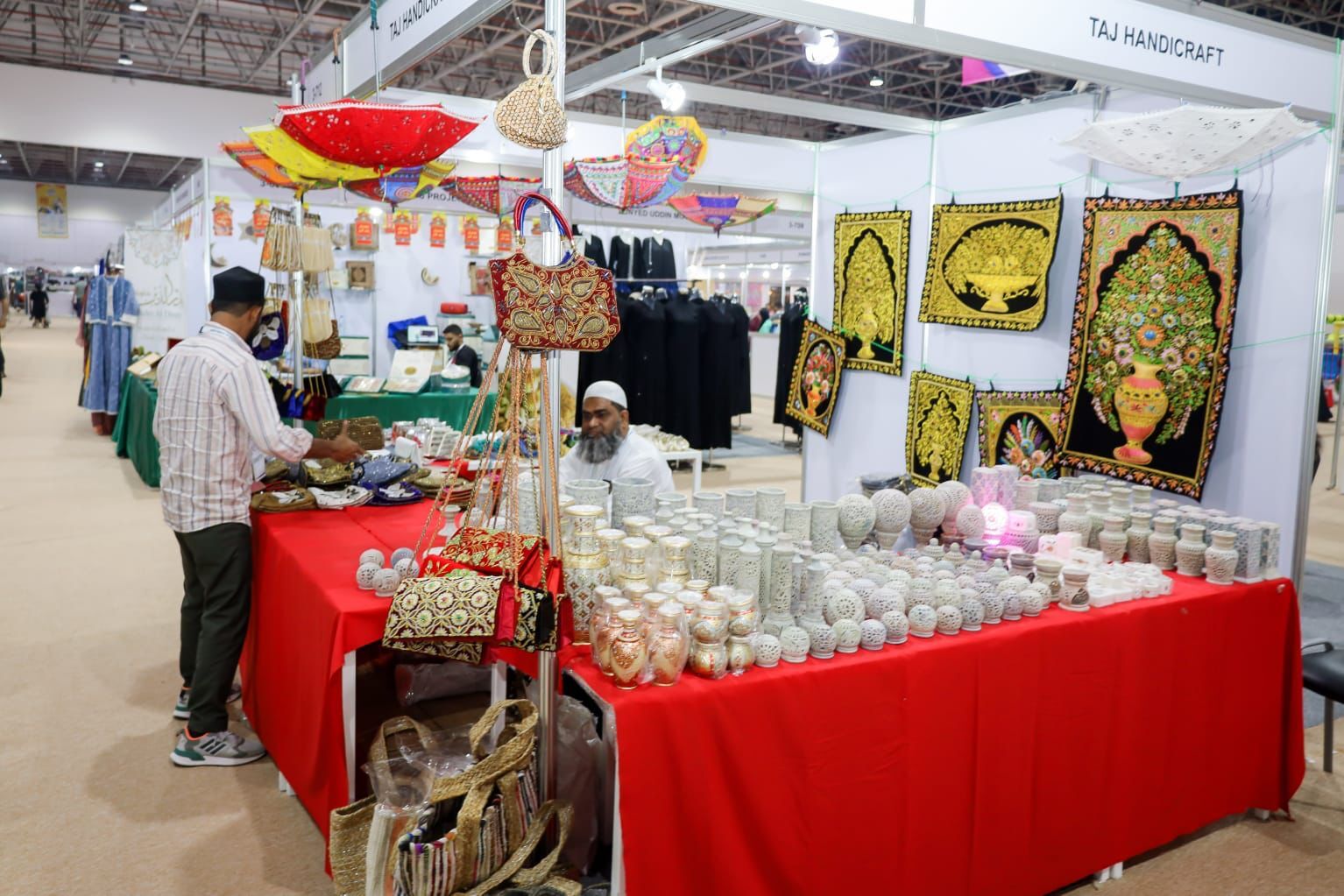 Ramadan Nights 2023 in its 40th edition, featuring over 500 brands and 170 exhibitors from major retailers, kicks off at the Expo Center Sharjah. (WAM)