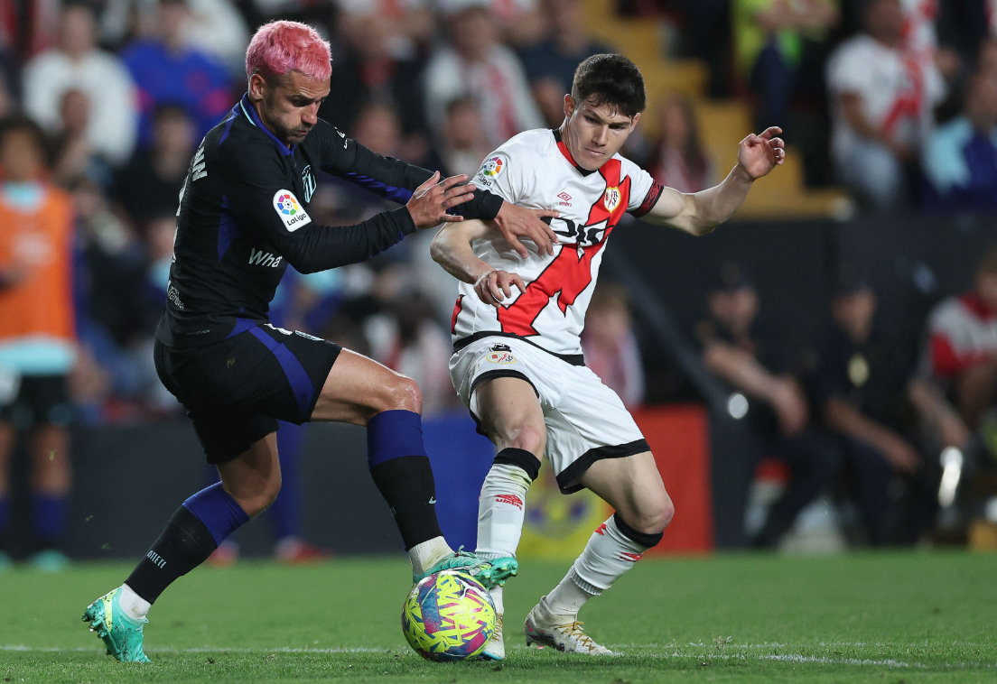 Atletico beat Rayo to close in on Real Madrid