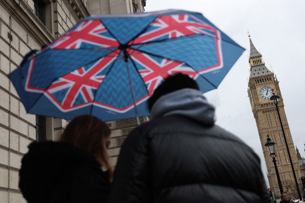 Almost 50 percent of respondents to the poll, which surveyed 2,193 adults between March 31 March and April 2, want more to be done to save Afghan veterans. (AFP)