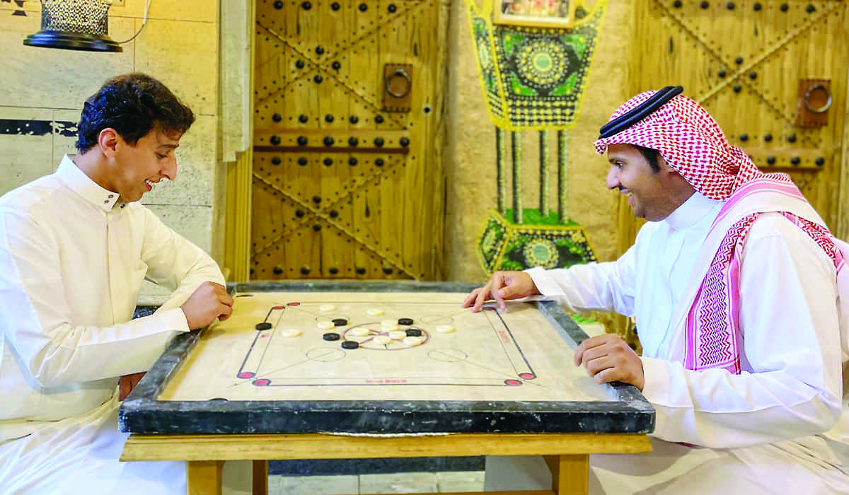 Many locals and residents in Saudi Arabia engage in recreational activities and light exercises to maintain a balanced and healthy life during Ramadan. (SPA)